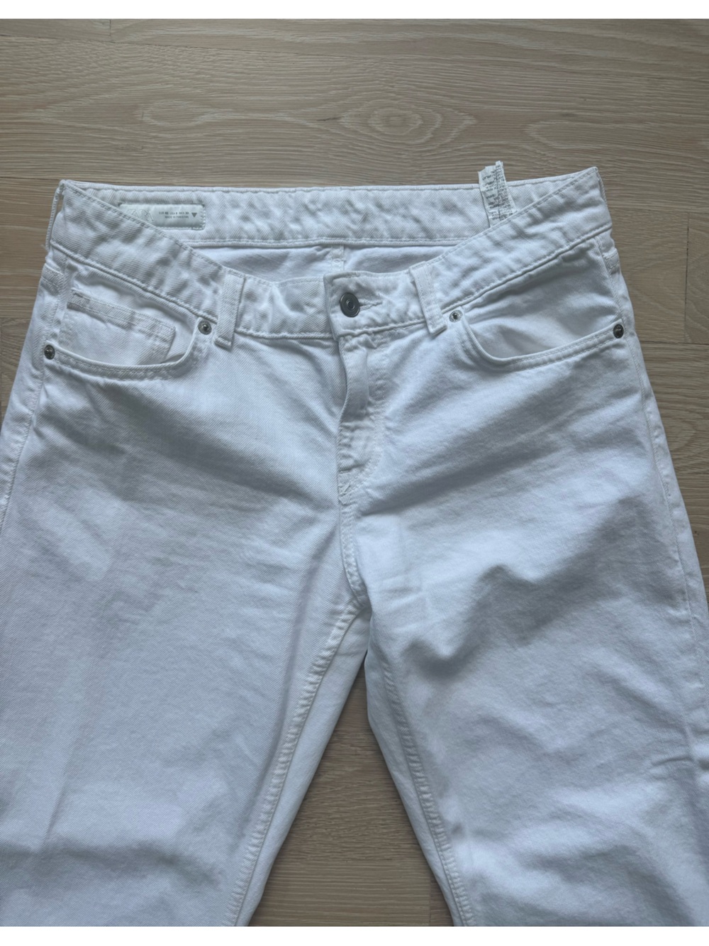 White Low Rise Wide-Leg Jeans - Clean Minimal Style - Picture 7 of 9